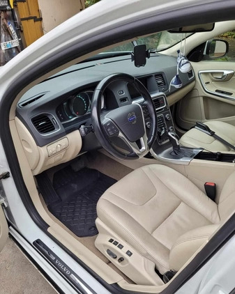 Volvo S60 cena 54500 przebieg: 126000, rok produkcji 2015 z Warszawa małe 37